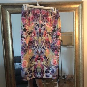 Floral knee-length fitted skirt